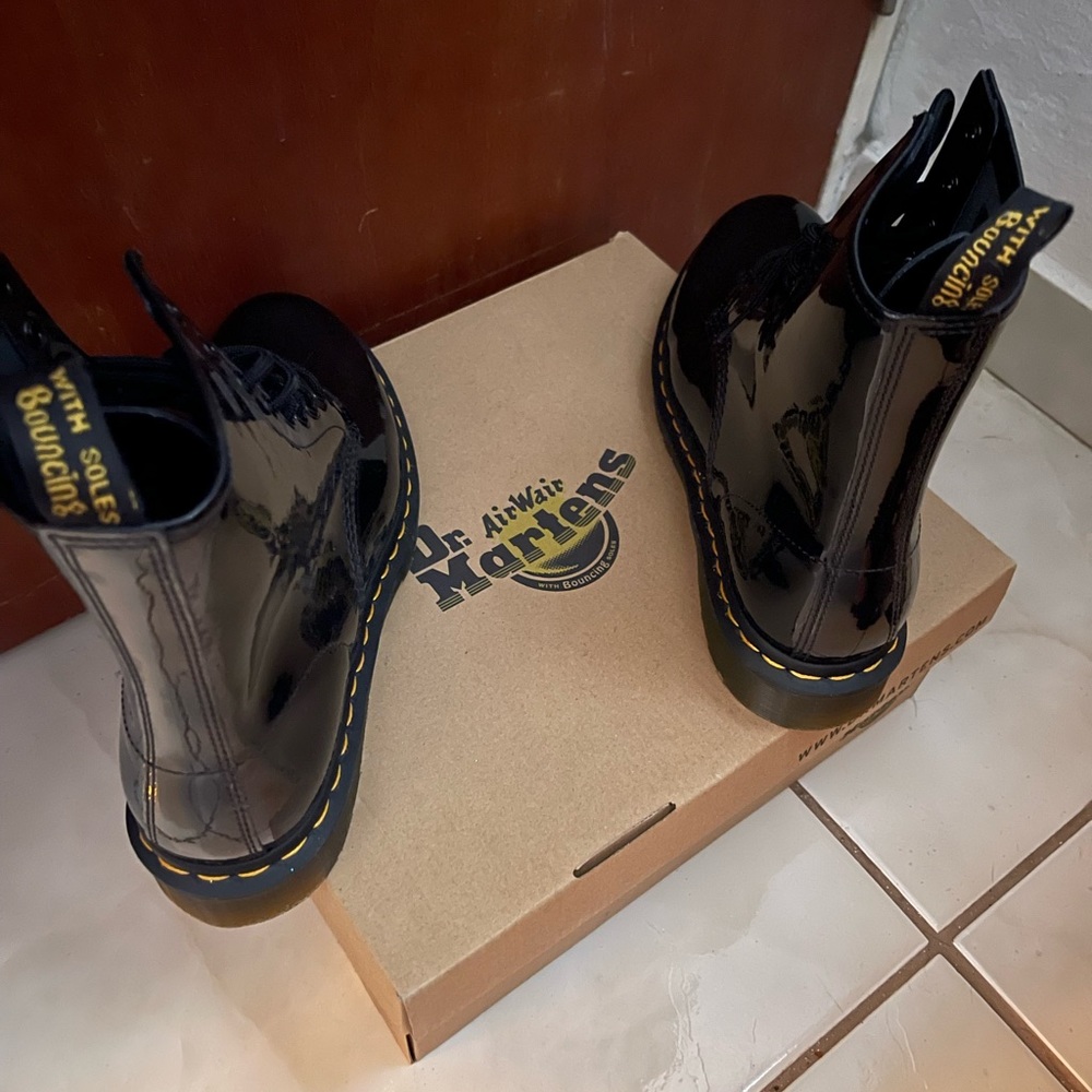 Dr. Martens Black Patent Lamper